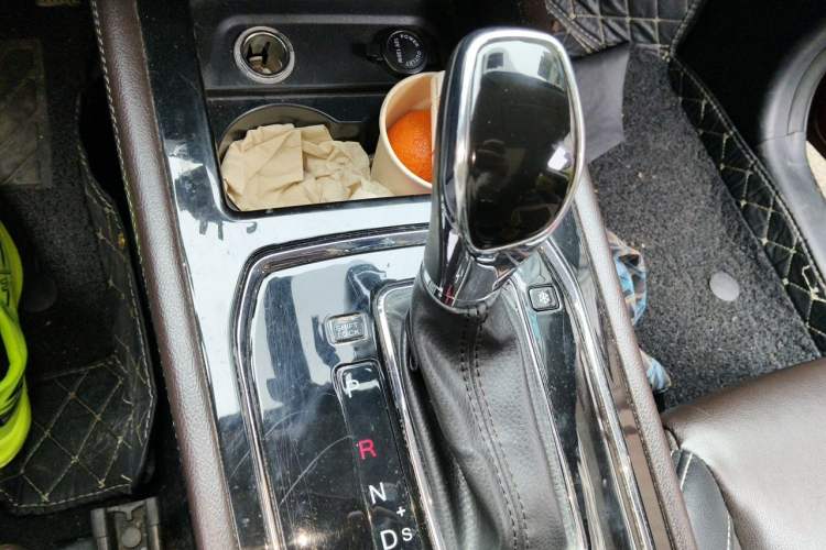 Used Dongfeng Fengon 580 2017 1.5T CVT Smart Connectivity Model Gear Lever