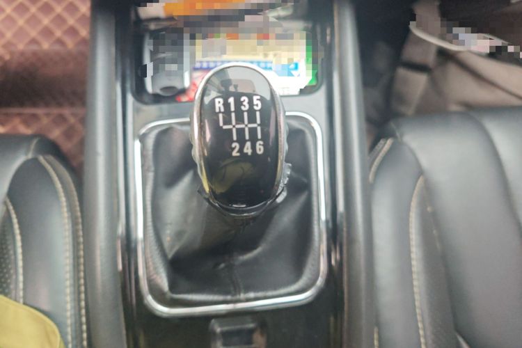 Used Dongfeng Fengon 580 2017 1.5T Manual Luxury Model Gear Lever