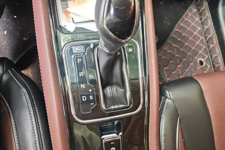 Used Dongfeng Fengon 580 2017 1.5T CVT Luxury Model Gear Lever