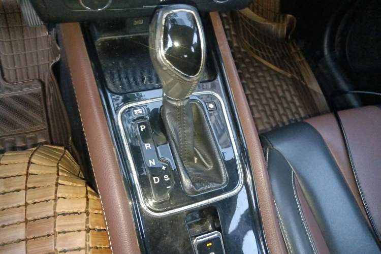 Used Dongfeng Fengon 580 2017 1.5T CVT Luxury Model Gear Lever