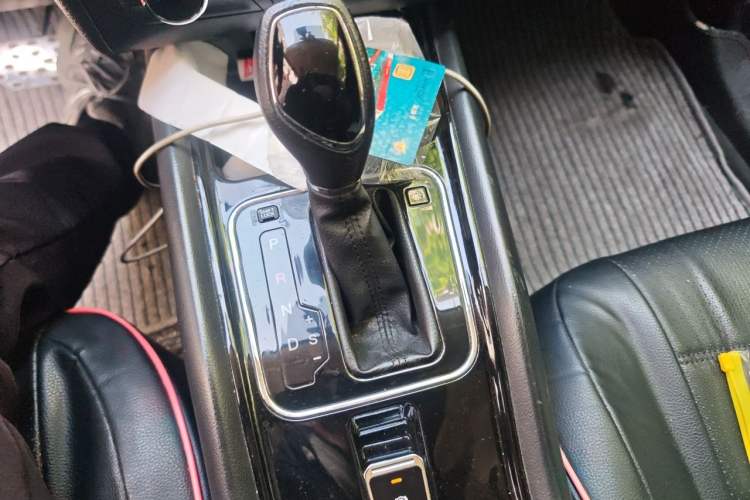 Used Dongfeng Fengon 580 2017 1.5T CVT Luxury Model Gear Lever