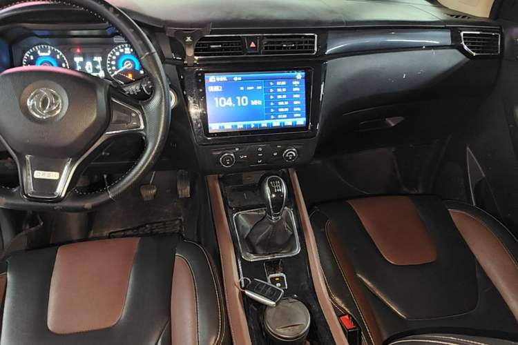 Used Dongfeng Fengon 580 2017 1.5T Manual Luxury Model Gear Lever