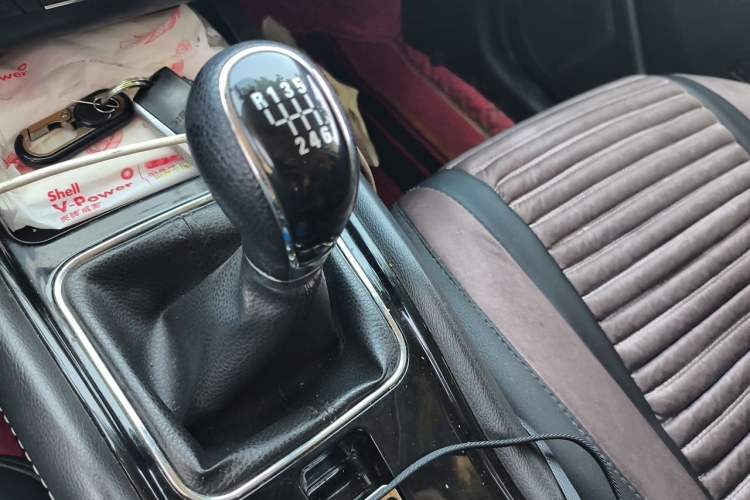 Used Dongfeng Fengon 580 2017 1.5T Manual Luxury Model Gear Lever