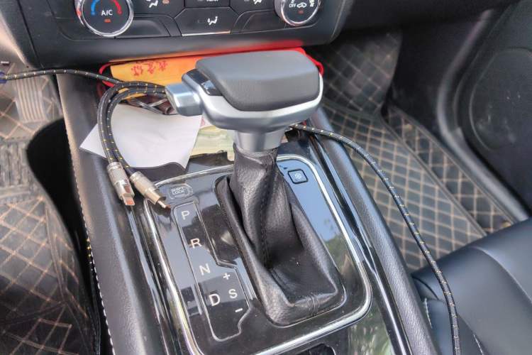 Used Dongfeng Fengon 580 2017 1.5T CVT Luxury Model Gear Lever