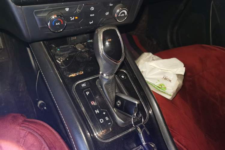Used Dongfeng Fengon 580 2017 1.5T CVT Luxury Model Gear Lever