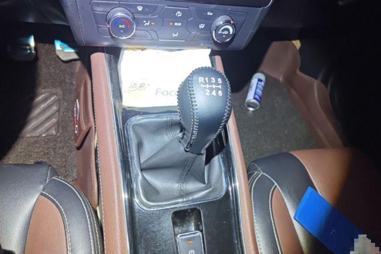 Used Dongfeng Fengon 580 2017 1.5T Manual Luxury Model Gear Lever