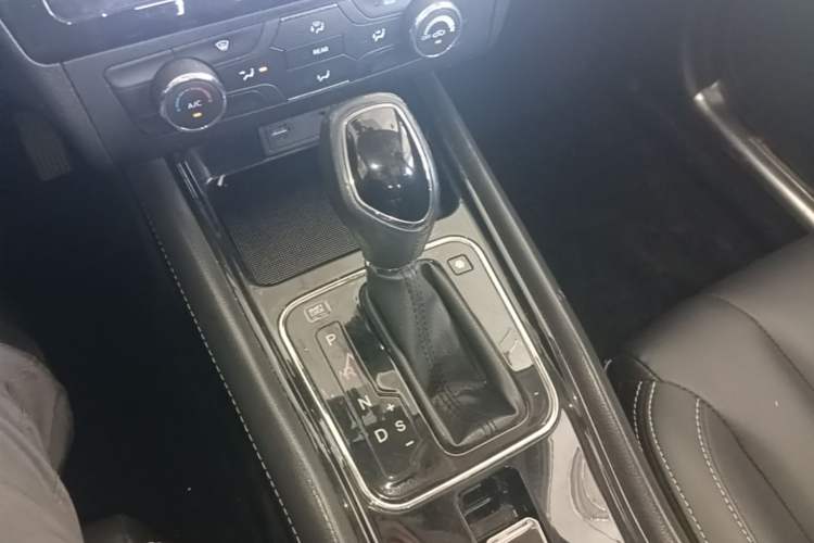 Used Dongfeng Fengon 580 2017 1.5T CVT Luxury Model Gear Lever