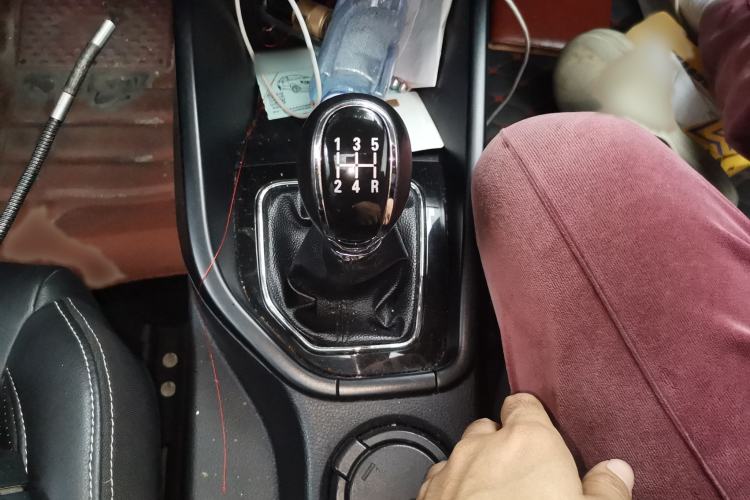 Used Dongfeng Fengon 580 2017 1.8L Manual Comfort Model Gear Lever