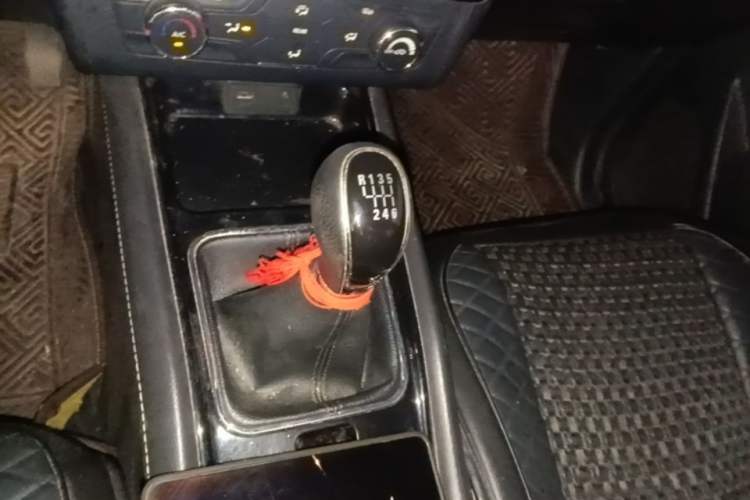 Used Dongfeng Fengon 580 2017 1.5T Manual Luxury Model Gear Lever