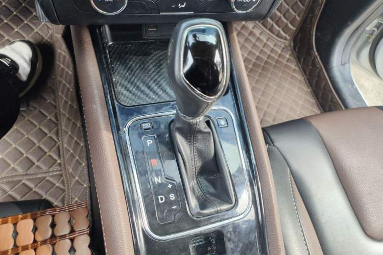 Used Dongfeng Fengon 580 2017 1.5T CVT Comfort Model Gear Lever