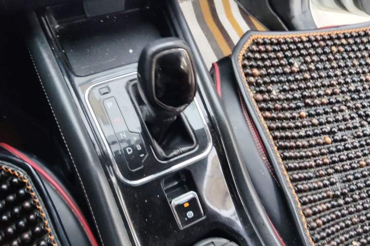 Used Dongfeng Fengon 580 2017 1.5T CVT Comfort Model Gear Lever