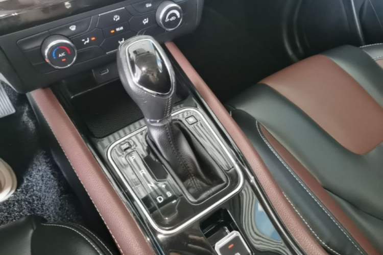 Used Dongfeng Fengon 580 2017 1.5T CVT Luxury Model Gear Lever