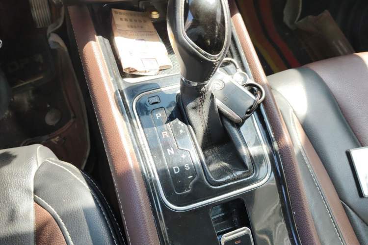 Used Dongfeng Fengon 580 2017 Revised Version 1.5T CVT Luxury Edition Gear Lever