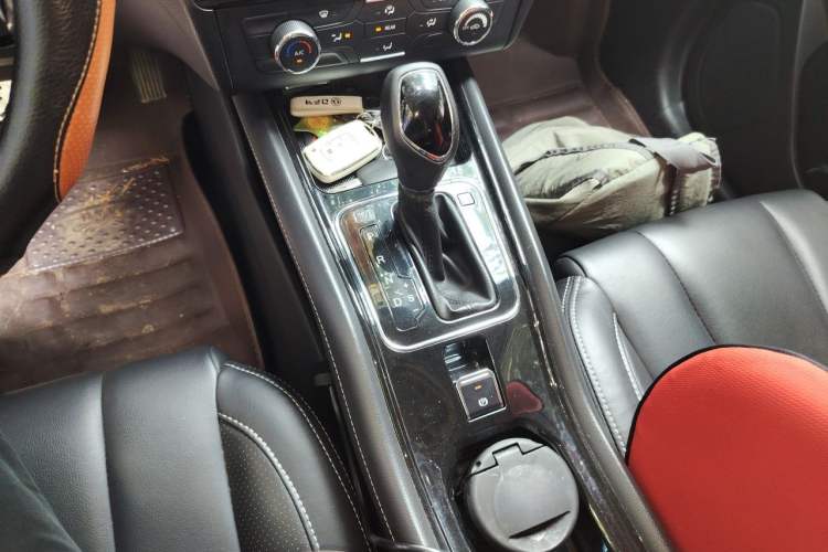 Used Dongfeng Fengon 580 2017 Revised Version 1.5T CVT Luxury Edition Gear Lever