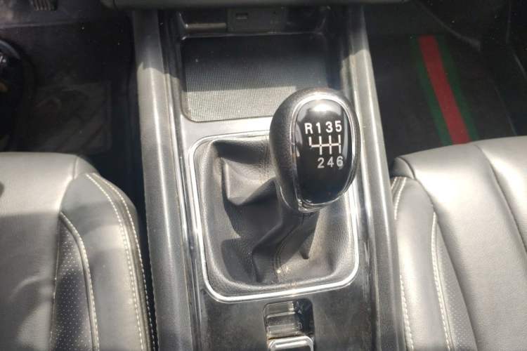 Used Dongfeng Fengon 580 2017 1.5T Manual Luxury Model Gear Lever