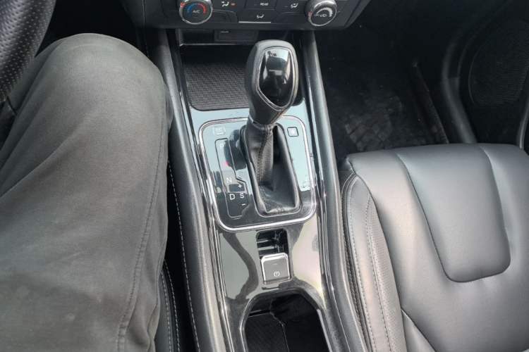 Used Dongfeng Fengon 580 2017 1.5T CVT Luxury Model Gear Lever