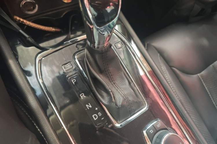 Used Dongfeng Fengon 580 2017 1.5T CVT Smart Style Model Gear Lever