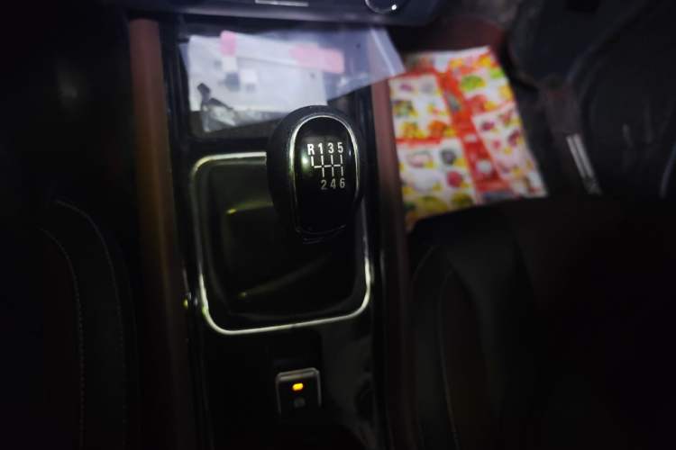 Used Dongfeng Fengon 580 2017 1.5T Manual Luxury Model Gear Lever