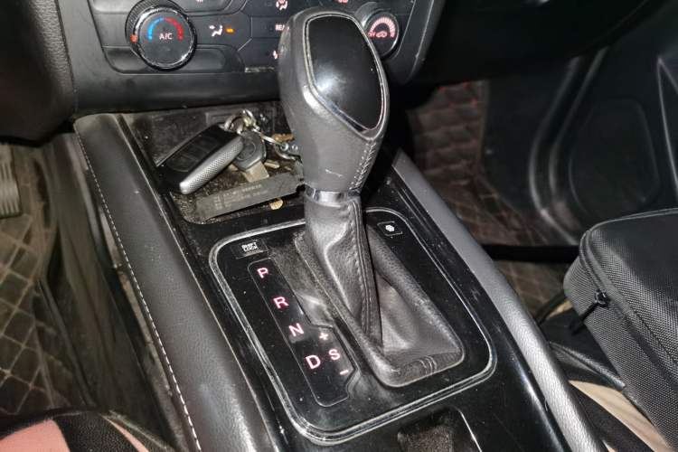 Used Dongfeng Fengon 580 2017 1.5T CVT Luxury Model Gear Lever