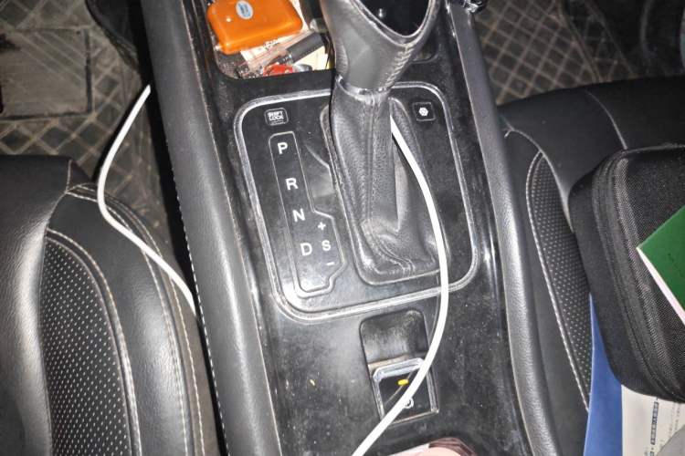 Used Dongfeng Fengon 580 2017 Revised Version 1.5T CVT Luxury Edition Gear Lever