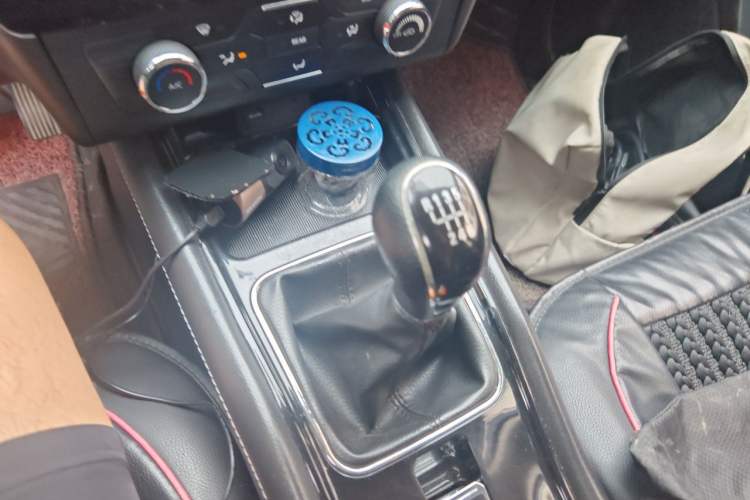 Used Dongfeng Fengon 580 2017 1.5T Manual Luxury Model Gear Lever