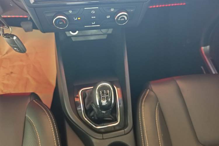 Used Dongfeng Fengon 580 2017 1.8L Manual Comfort Model Gear Lever