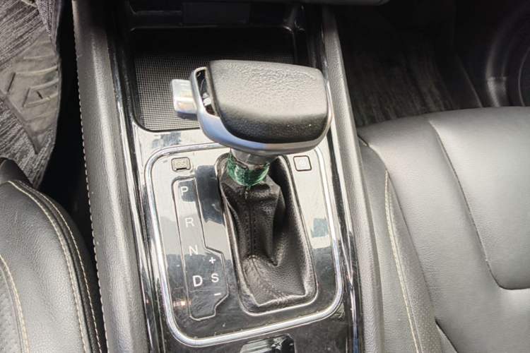 Used Dongfeng Fengon 580 2017 1.5T CVT Comfort Model Gear Lever