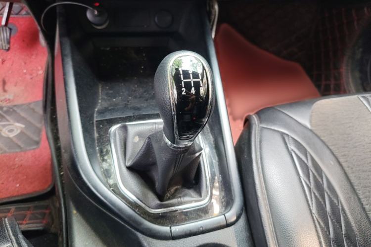 Used Dongfeng Fengon 580 2017 1.8L Manual Comfort Model Gear Lever