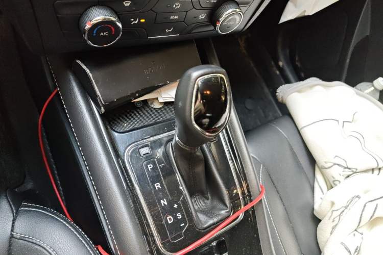Used Dongfeng Fengon 580 2017 Revised Version 1.5T CVT Luxury Edition Gear Lever