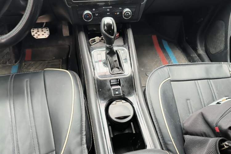 Used Dongfeng Fengon 580 2017 Revised Version 1.5T CVT Luxury Edition Gear Lever