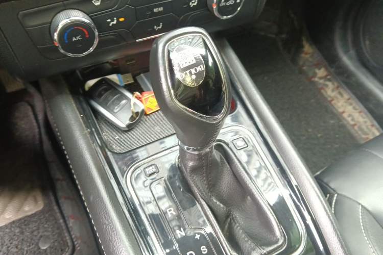 Used Dongfeng Fengon 580 2017 Revised Version 1.5T CVT Luxury Edition Gear Lever