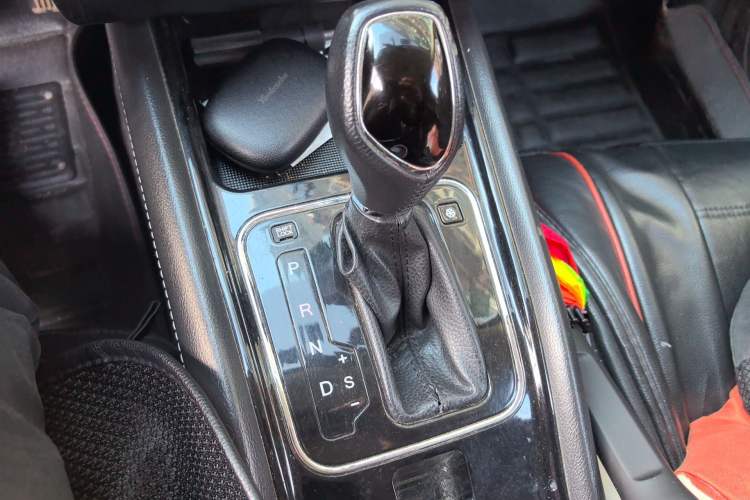 Used Dongfeng Fengon 580 2017 Revised Version 1.5T CVT Luxury Edition Gear Lever