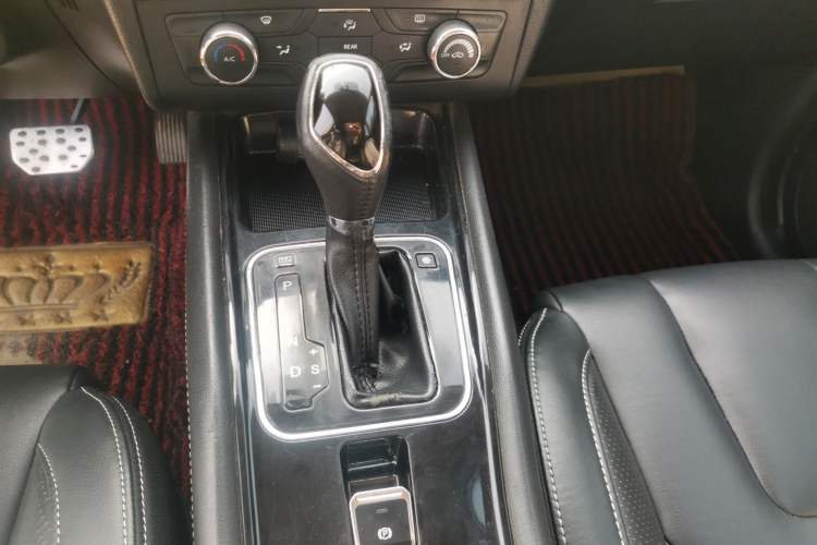 Used Dongfeng Fengon 580 2017 1.5T CVT Comfort Model Gear Lever