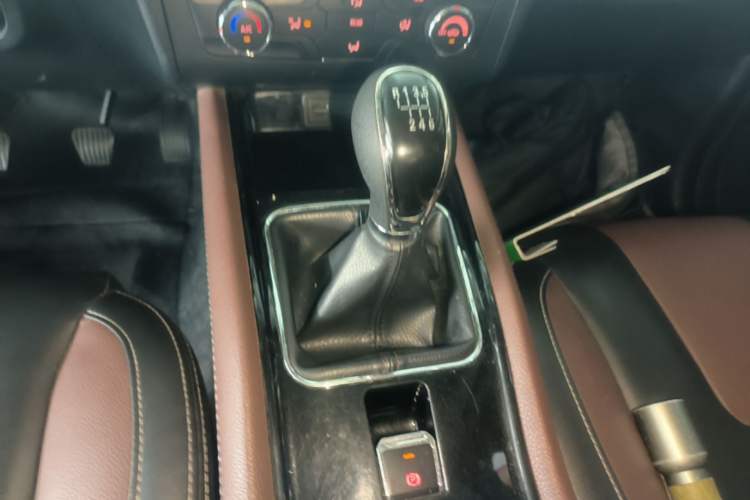 Used Dongfeng Fengon 580 2017 1.5T Manual Luxury Model Gear Lever