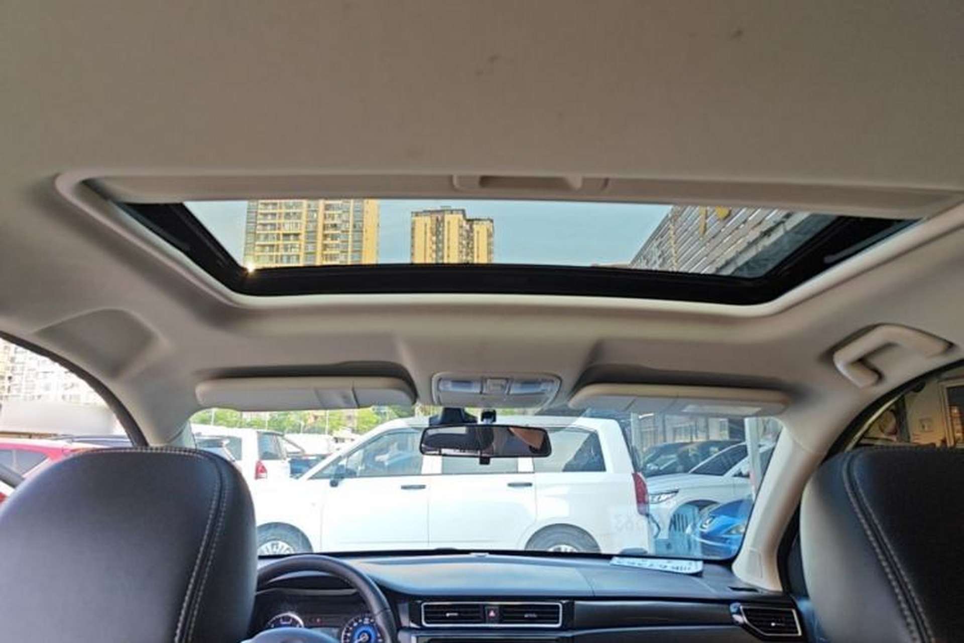 Used Dongfeng Fengon 580 2017 1.5T Manual Luxury Model Headliner