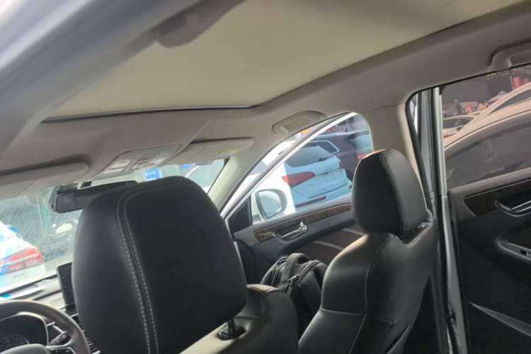 Used Dongfeng Fengon 580 2017 1.5T CVT Smart Style Model Headliner