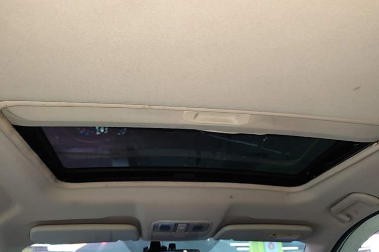 Used Dongfeng Fengon 580 2017 1.5T Manual Luxury Model Headliner