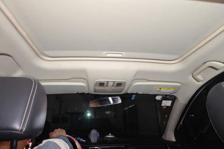 Used Dongfeng Fengon 580 2017 1.5T Manual Luxury Model Headliner