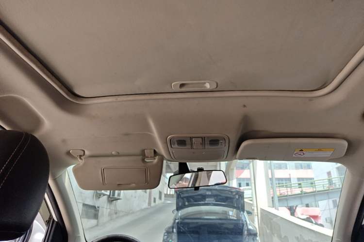Used Dongfeng Fengon 580 2017 1.5T Manual Luxury Model Headliner