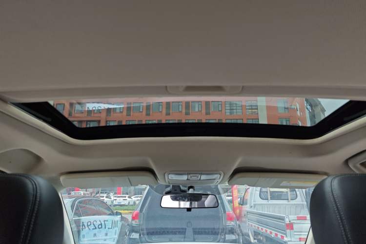 Used Dongfeng Fengon 580 2017 Revised Version 1.5T CVT Luxury Edition Headliner