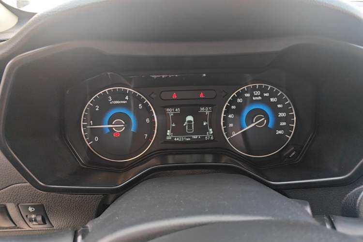 Used Dongfeng Fengon 580 2017 1.5T Manual Luxury Model Instrument Cluster
