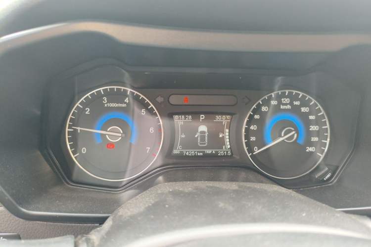 Used Dongfeng Fengon 580 2017 Revised Version 1.5T CVT Luxury Edition Instrument Cluster
