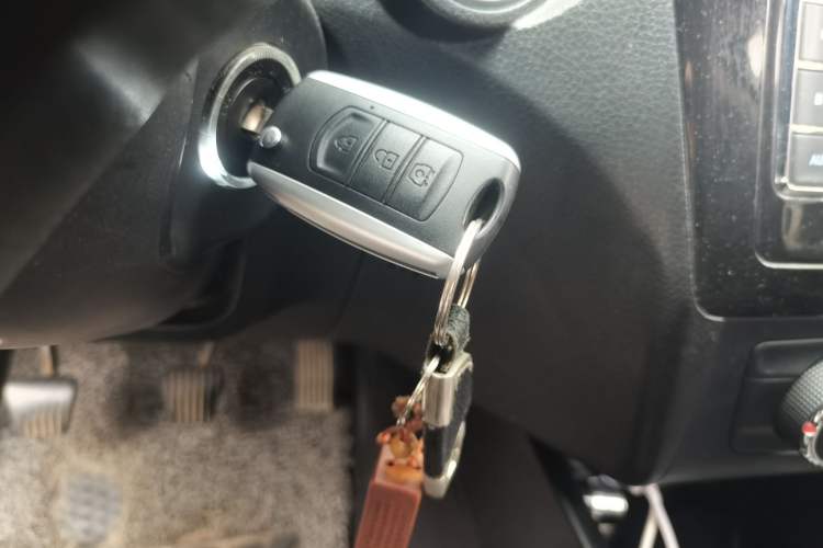 Used Dongfeng Fengon 580 2017 1.8L Manual Comfort Model Interior 1