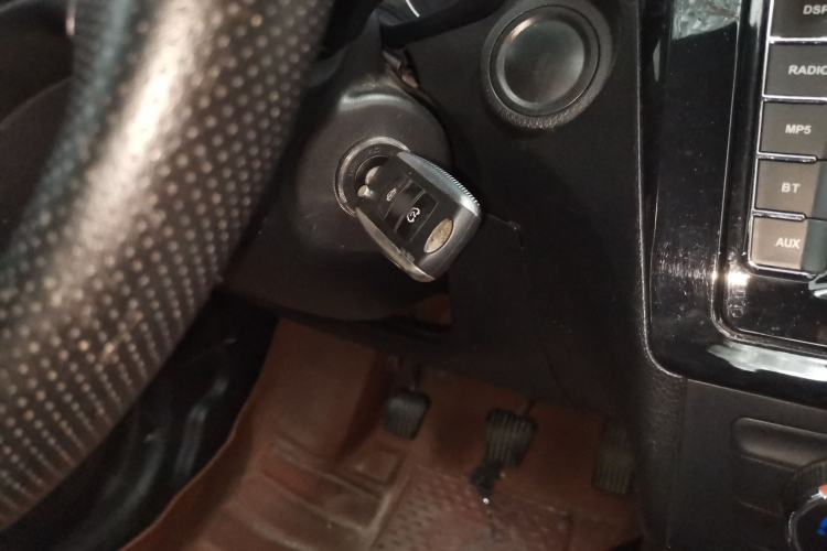 Used Dongfeng Fengon 580 2017 1.8L Manual Comfort Model Interior 1