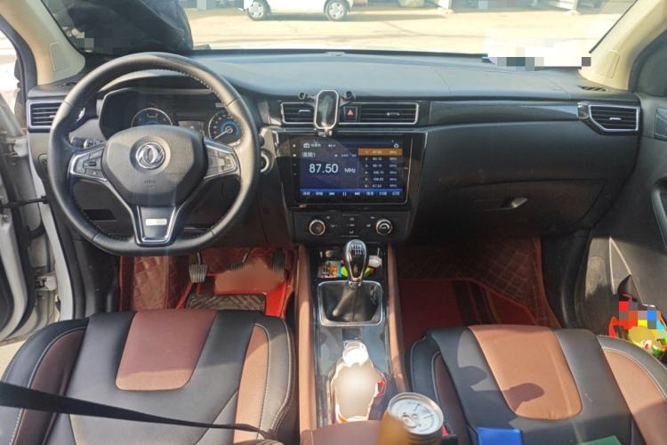 Used Dongfeng Fengon 580 2017 1.5T Manual Luxury Model Interior 2