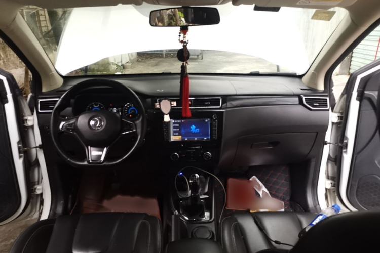 Used Dongfeng Fengon 580 2017 1.8L Manual Comfort Model Interior 2