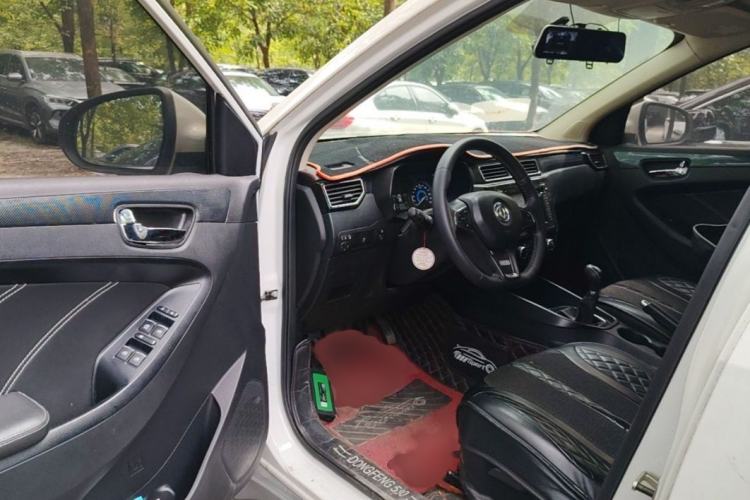 Used Dongfeng Fengon 580 2017 1.8L Manual Comfort Model Interior 2