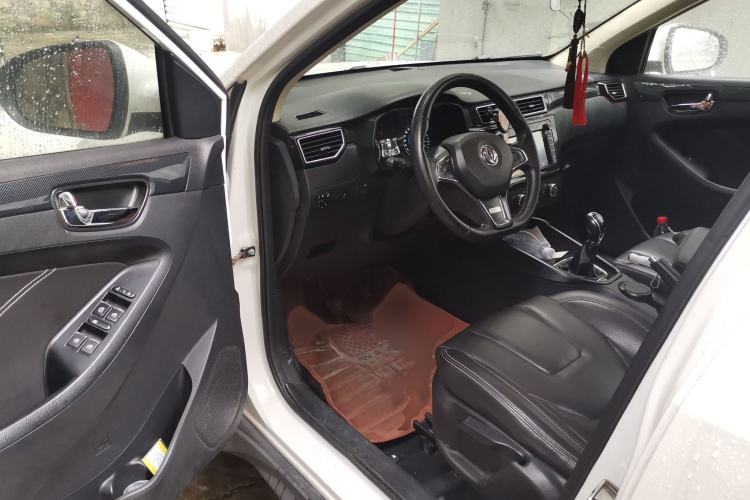 Used Dongfeng Fengon 580 2017 1.8L Manual Comfort Model Interior 3