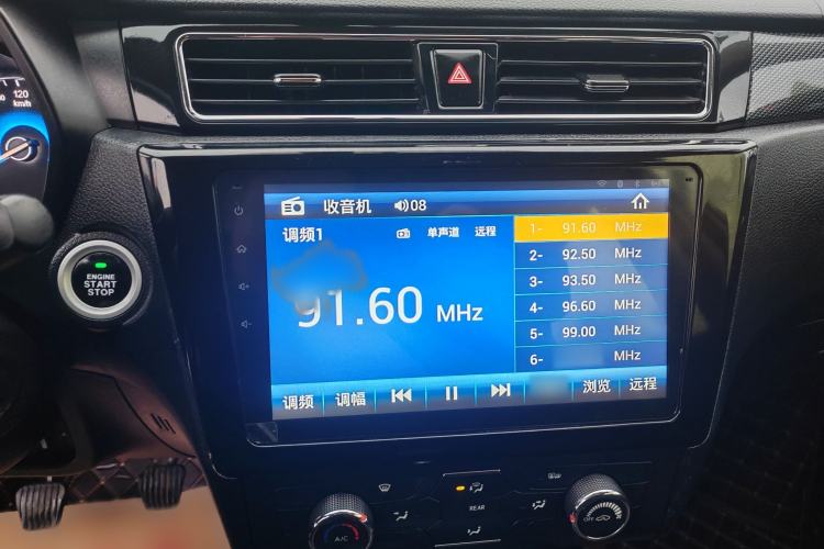 Used Dongfeng Fengon 580 2017 1.5T Manual Luxury Model Interior 3