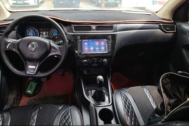 Used Dongfeng Fengon 580 2017 1.8L Manual Comfort Model Interior 3